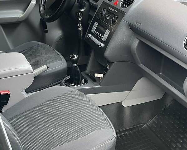 Зеленый Фольксваген Кадди, объемом двигателя 1.97 л и пробегом 356 тыс. км за 4800 $, фото 9 на Automoto.ua