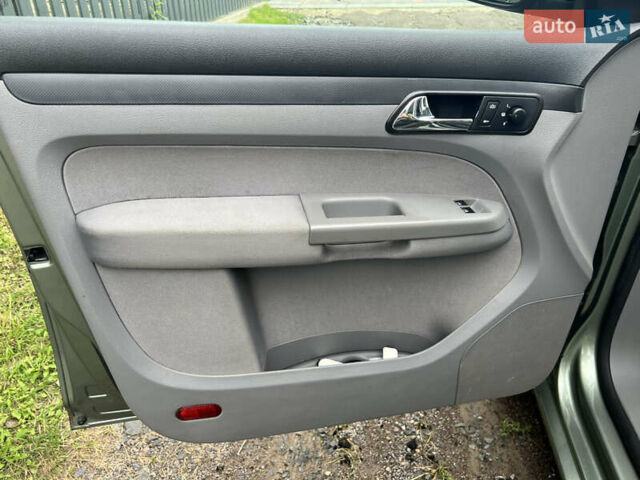 Зеленый Фольксваген Кадди, объемом двигателя 1.6 л и пробегом 285 тыс. км за 5700 $, фото 12 на Automoto.ua