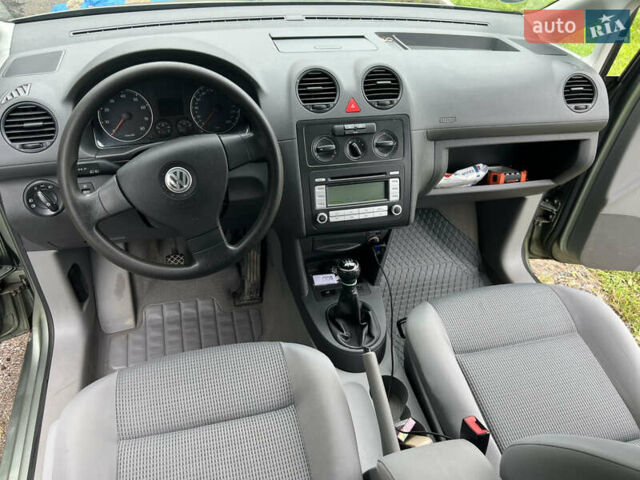 Зеленый Фольксваген Кадди, объемом двигателя 1.6 л и пробегом 285 тыс. км за 5700 $, фото 7 на Automoto.ua
