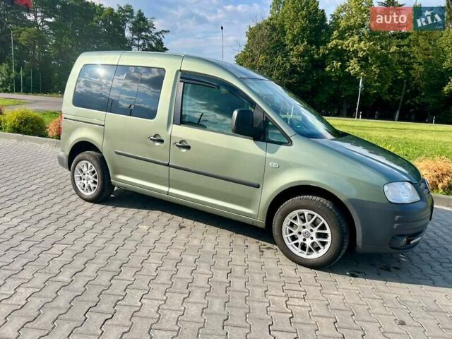 Зеленый Фольксваген Кадди, объемом двигателя 1.6 л и пробегом 285 тыс. км за 5700 $, фото 1 на Automoto.ua