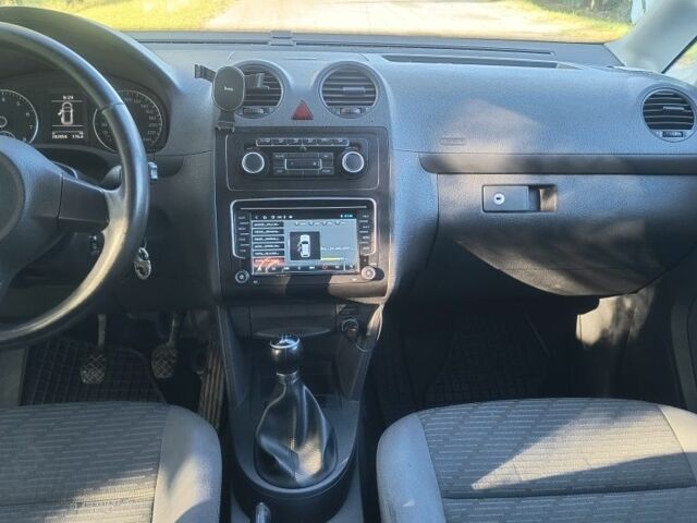 Зеленый Фольксваген Кадди, объемом двигателя 2 л и пробегом 285 тыс. км за 10000 $, фото 5 на Automoto.ua