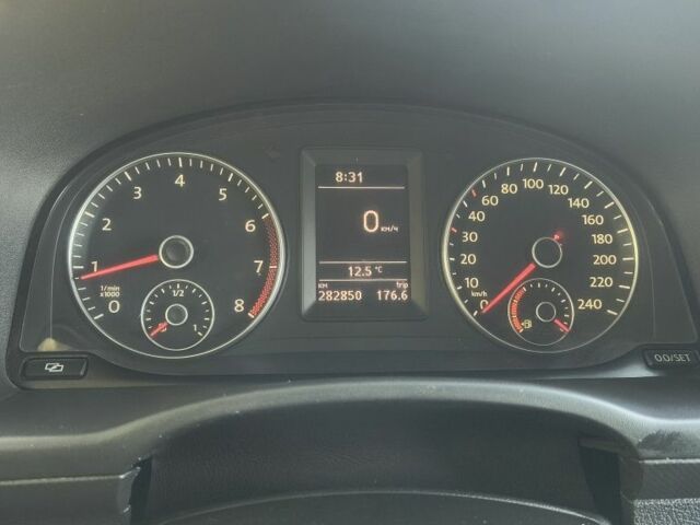 Зеленый Фольксваген Кадди, объемом двигателя 2 л и пробегом 285 тыс. км за 10000 $, фото 7 на Automoto.ua