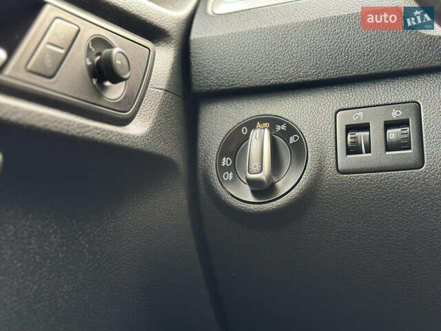 Зелений Фольксваген Кадді, об'ємом двигуна 2 л та пробігом 230 тис. км за 19950 $, фото 44 на Automoto.ua