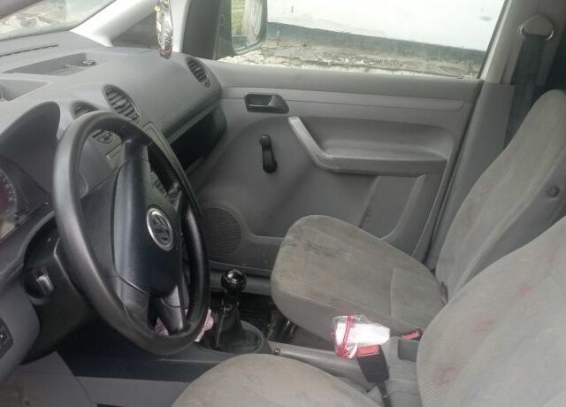 Зеленый Фольксваген Кадди, объемом двигателя 1.9 л и пробегом 215 тыс. км за 2100 $, фото 6 на Automoto.ua