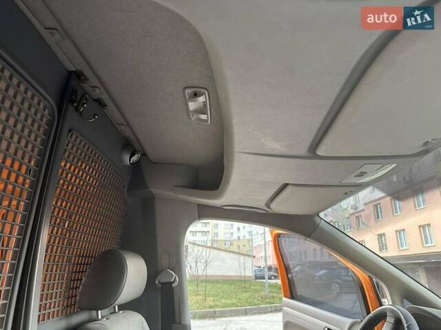 Оранжевый Фольксваген Кадди, объемом двигателя 1.9 л и пробегом 238 тыс. км за 5900 $, фото 18 на Automoto.ua