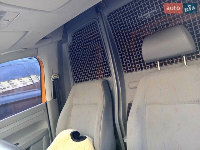 Оранжевый Фольксваген Кадди, объемом двигателя 1.9 л и пробегом 236 тыс. км за 6300 $, фото 7 на Automoto.ua