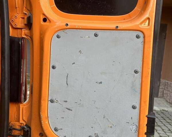 Оранжевый Фольксваген Кадди, объемом двигателя 1.9 л и пробегом 238 тыс. км за 5900 $, фото 12 на Automoto.ua