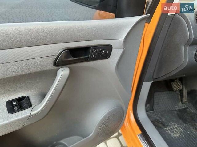 Оранжевый Фольксваген Кадди, объемом двигателя 1.9 л и пробегом 238 тыс. км за 5900 $, фото 6 на Automoto.ua