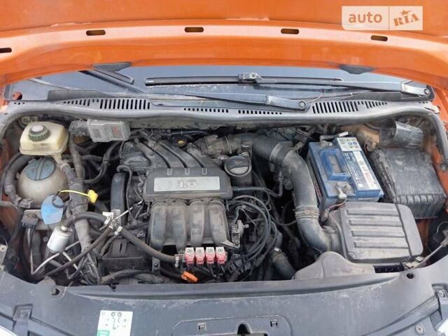 Оранжевый Фольксваген Кадди, объемом двигателя 1.6 л и пробегом 430 тыс. км за 4850 $, фото 6 на Automoto.ua