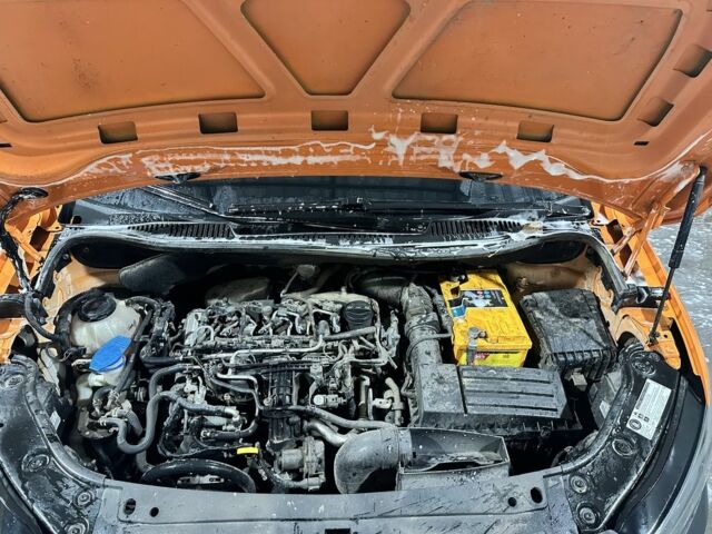 Помаранчевий Фольксваген Кадді, об'ємом двигуна 1.6 л та пробігом 292 тис. км за 9999 $, фото 6 на Automoto.ua