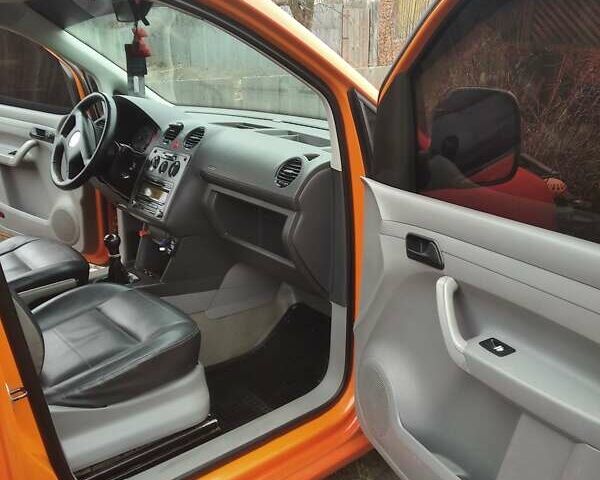 Оранжевый Фольксваген Кадди, объемом двигателя 1.9 л и пробегом 305 тыс. км за 4800 $, фото 6 на Automoto.ua