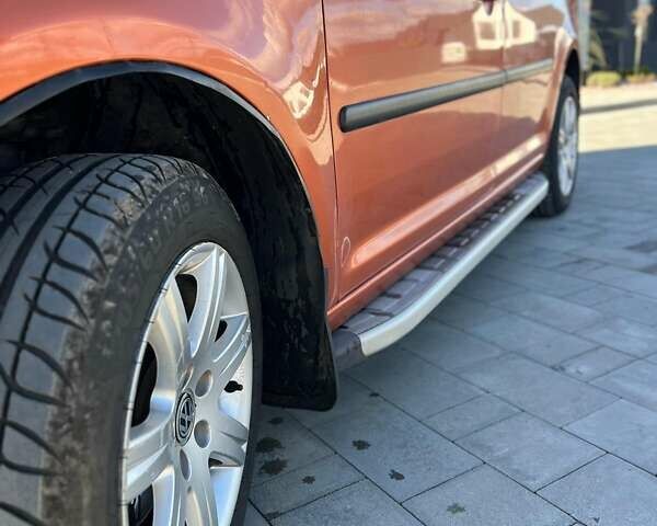 Оранжевый Фольксваген Кадди, объемом двигателя 1.9 л и пробегом 270 тыс. км за 6000 $, фото 3 на Automoto.ua