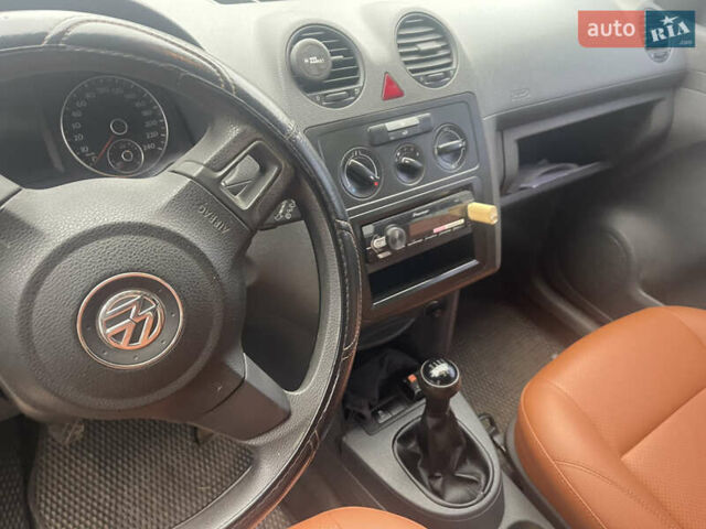 Оранжевый Фольксваген Кадди, объемом двигателя 1.6 л и пробегом 280 тыс. км за 10600 $, фото 8 на Automoto.ua