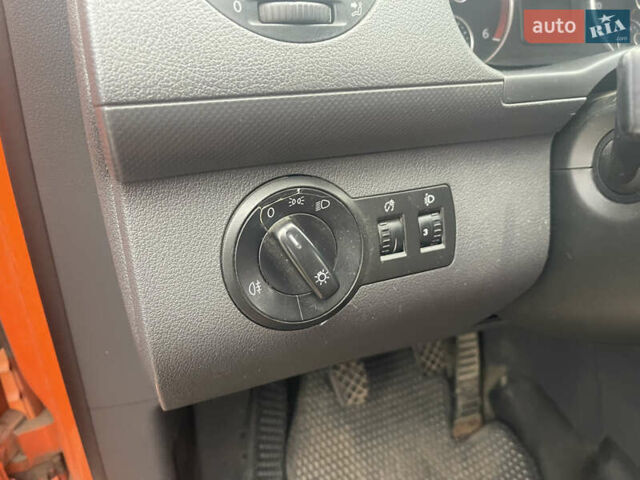 Оранжевый Фольксваген Кадди, объемом двигателя 1.6 л и пробегом 280 тыс. км за 10600 $, фото 9 на Automoto.ua