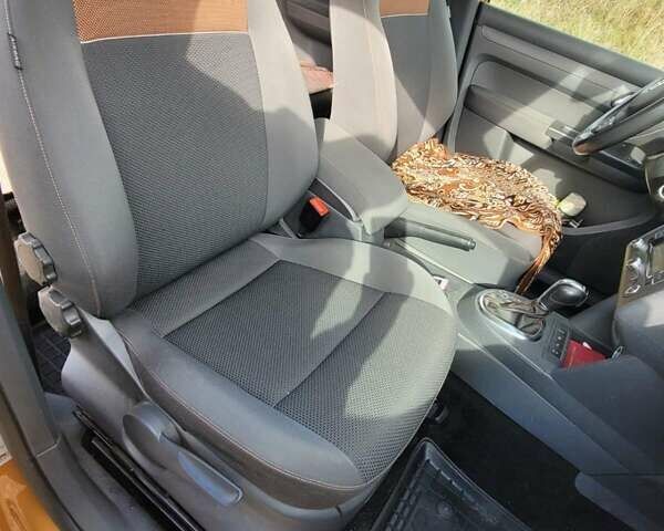 Оранжевый Фольксваген Кадди, объемом двигателя 2 л и пробегом 120 тыс. км за 15500 $, фото 6 на Automoto.ua