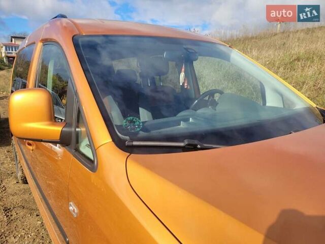 Оранжевый Фольксваген Кадди, объемом двигателя 2 л и пробегом 120 тыс. км за 15500 $, фото 2 на Automoto.ua