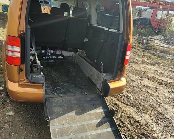 Оранжевый Фольксваген Кадди, объемом двигателя 2 л и пробегом 120 тыс. км за 15500 $, фото 8 на Automoto.ua