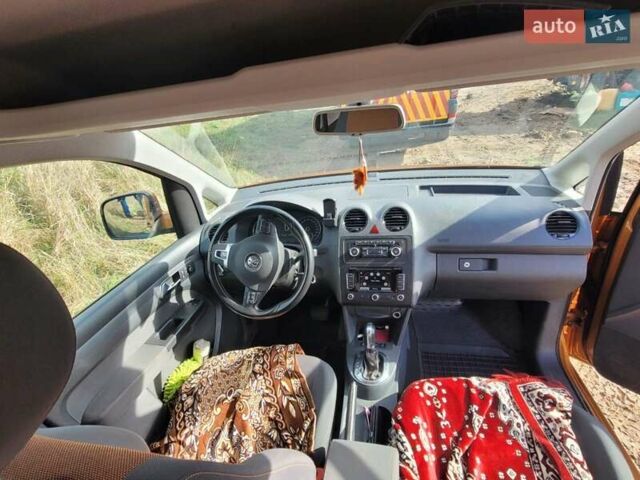 Оранжевый Фольксваген Кадди, объемом двигателя 2 л и пробегом 120 тыс. км за 15500 $, фото 1 на Automoto.ua