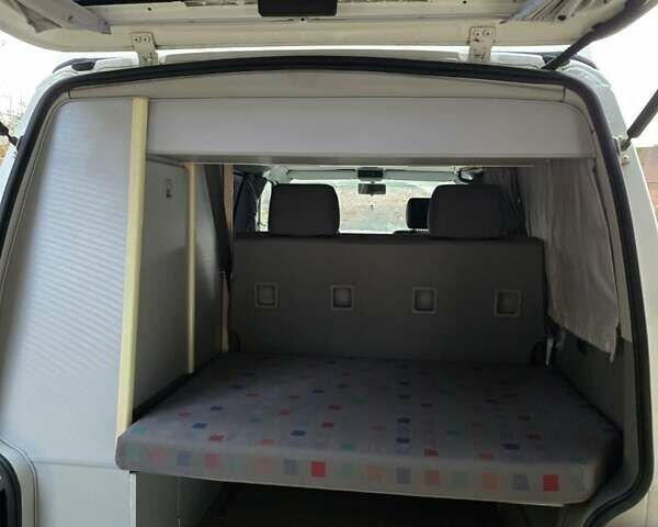 Белый Фольксваген Калифорния, объемом двигателя 2.5 л и пробегом 231 тыс. км за 17697 $, фото 3 на Automoto.ua