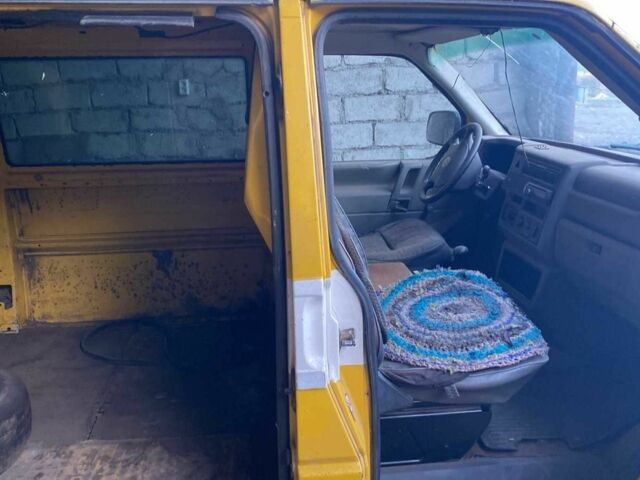 Желтый Фольксваген Кемпер, объемом двигателя 14.86 л и пробегом 400 тыс. км за 3500 $, фото 5 на Automoto.ua