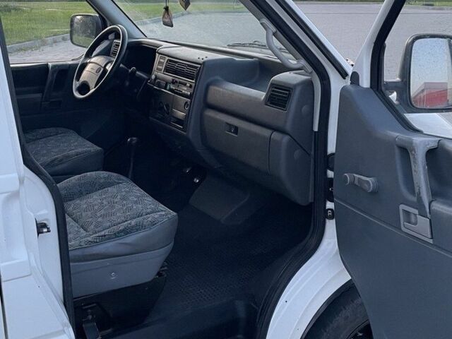 Білий Фольксваген Каравелла, об'ємом двигуна 1.9 л та пробігом 376 тис. км за 4950 $, фото 7 на Automoto.ua