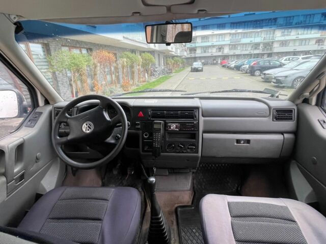 Білий Фольксваген Каравелла, об'ємом двигуна 2.5 л та пробігом 390 тис. км за 3595 $, фото 1 на Automoto.ua