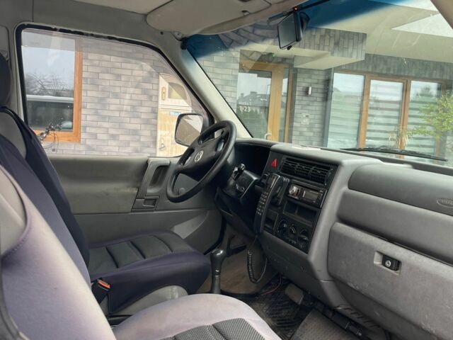 Білий Фольксваген Каравелла, об'ємом двигуна 2.5 л та пробігом 390 тис. км за 3595 $, фото 4 на Automoto.ua