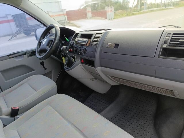 Фольксваген Каравелла 2004 в Львове на Automoto.ua Белый Фольксваген Каравелла, объемом двигателя 1.9 л и пробегом 420 тыс. км за 4699 $, фото 7 на Automoto.ua