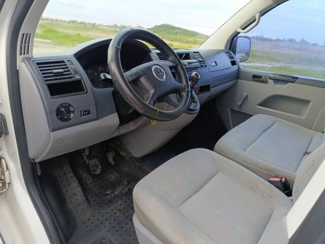 Фольксваген Каравелла 2004 в Львове на Automoto.ua Белый Фольксваген Каравелла, объемом двигателя 1.9 л и пробегом 420 тыс. км за 4699 $, фото 1 на Automoto.ua