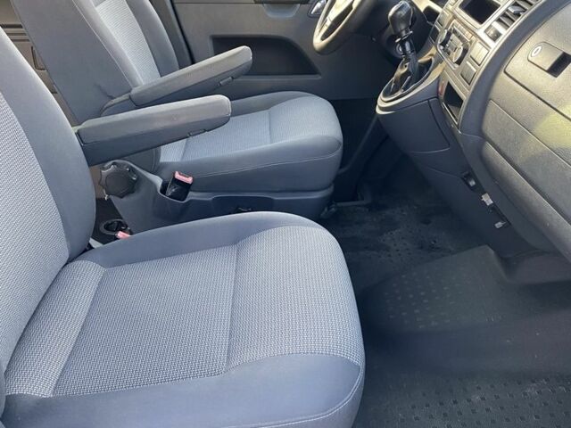 Белый Фольксваген Каравелла, объемом двигателя 0 л и пробегом 350 тыс. км за 17000 $, фото 1 на Automoto.ua