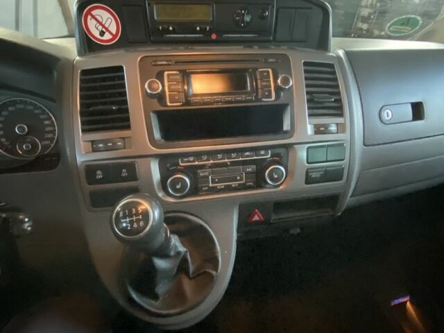 Белый Фольксваген Каравелла, объемом двигателя 0 л и пробегом 350 тыс. км за 17000 $, фото 12 на Automoto.ua