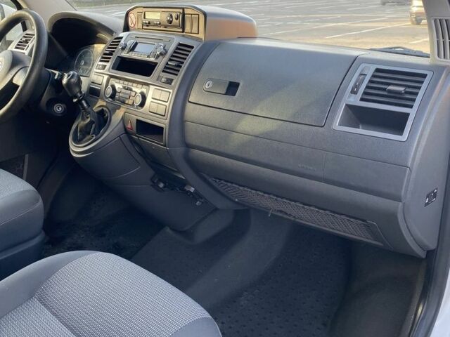 Белый Фольксваген Каравелла, объемом двигателя 0 л и пробегом 350 тыс. км за 17000 $, фото 14 на Automoto.ua