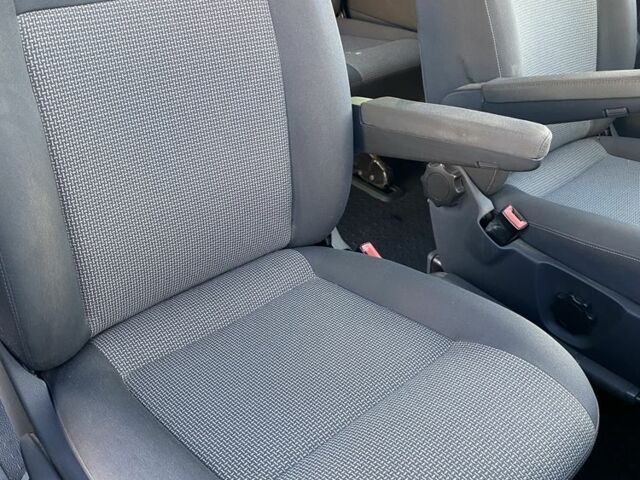 Белый Фольксваген Каравелла, объемом двигателя 0 л и пробегом 350 тыс. км за 17000 $, фото 2 на Automoto.ua