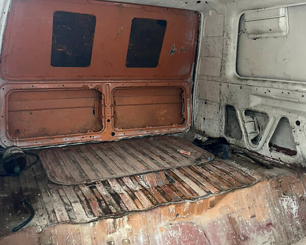 Білий Фольксваген Каравелла, об'ємом двигуна 1.6 л та пробігом 380 тис. км за 800 $, фото 8 на Automoto.ua