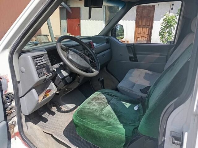 Белый Фольксваген Каравелла, объемом двигателя 1.9 л и пробегом 400 тыс. км за 4200 $, фото 4 на Automoto.ua