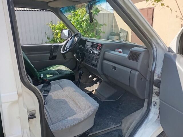 Белый Фольксваген Каравелла, объемом двигателя 1.9 л и пробегом 400 тыс. км за 4200 $, фото 5 на Automoto.ua