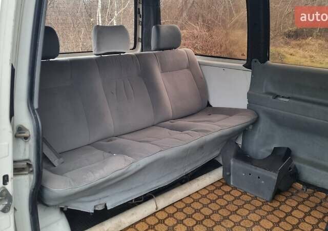 Білий Фольксваген Каравелла, об'ємом двигуна 2.5 л та пробігом 342 тис. км за 2550 $, фото 6 на Automoto.ua