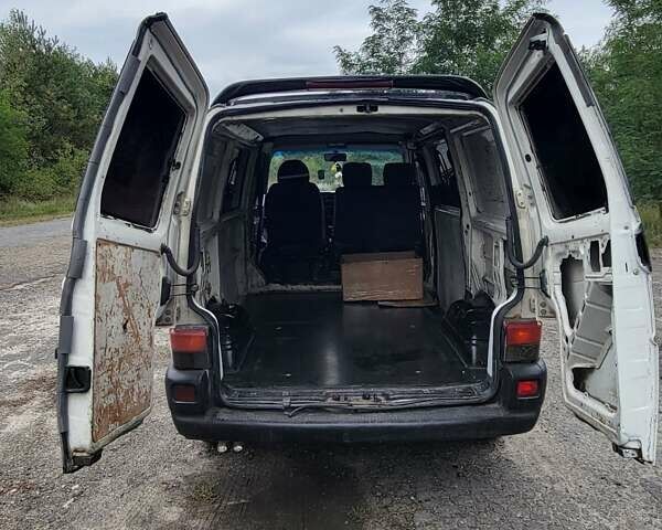 Білий Фольксваген Каравелла, об'ємом двигуна 1.9 л та пробігом 300 тис. км за 3550 $, фото 3 на Automoto.ua