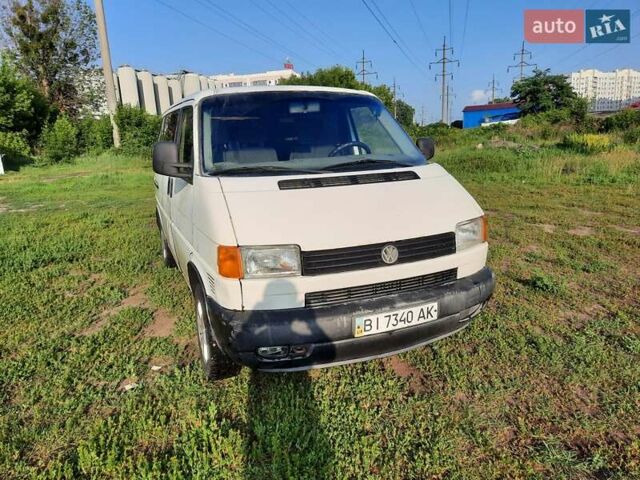 Белый Фольксваген Каравелла, объемом двигателя 2.4 л и пробегом 500 тыс. км за 2999 $, фото 1 на Automoto.ua