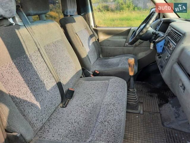 Белый Фольксваген Каравелла, объемом двигателя 2.4 л и пробегом 500 тыс. км за 2999 $, фото 17 на Automoto.ua