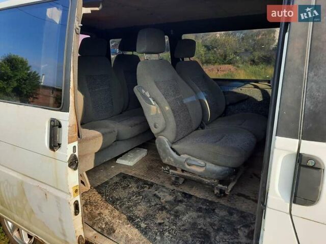 Белый Фольксваген Каравелла, объемом двигателя 2.4 л и пробегом 500 тыс. км за 2999 $, фото 15 на Automoto.ua