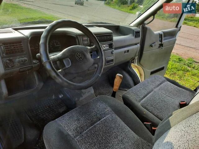 Белый Фольксваген Каравелла, объемом двигателя 2.4 л и пробегом 500 тыс. км за 2999 $, фото 27 на Automoto.ua