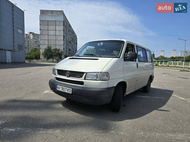 Белый Фольксваген Каравелла, объемом двигателя 2.5 л и пробегом 370 тыс. км за 9000 $, фото 1 на Automoto.ua