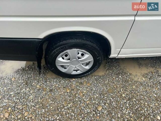 Белый Фольксваген Каравелла, объемом двигателя 1.9 л и пробегом 392 тыс. км за 5600 $, фото 9 на Automoto.ua