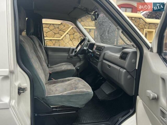 Белый Фольксваген Каравелла, объемом двигателя 1.9 л и пробегом 392 тыс. км за 5600 $, фото 13 на Automoto.ua