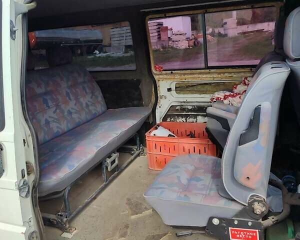 Белый Фольксваген Каравелла, объемом двигателя 2.5 л и пробегом 920 тыс. км за 5800 $, фото 7 на Automoto.ua