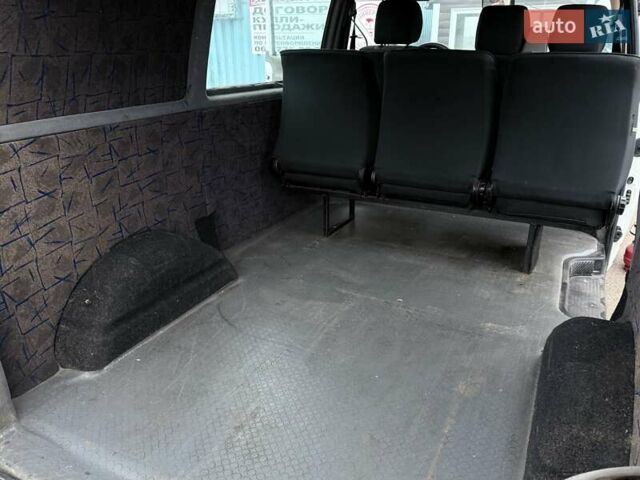 Белый Фольксваген Каравелла, объемом двигателя 2.5 л и пробегом 408 тыс. км за 7300 $, фото 8 на Automoto.ua