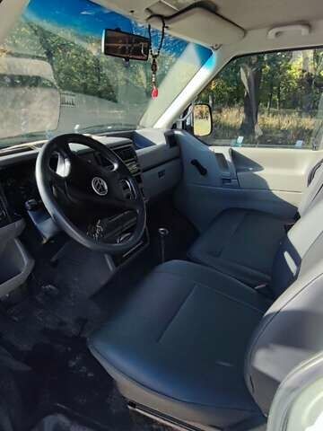 Білий Фольксваген Каравелла, об'ємом двигуна 2.5 л та пробігом 420 тис. км за 6800 $, фото 10 на Automoto.ua