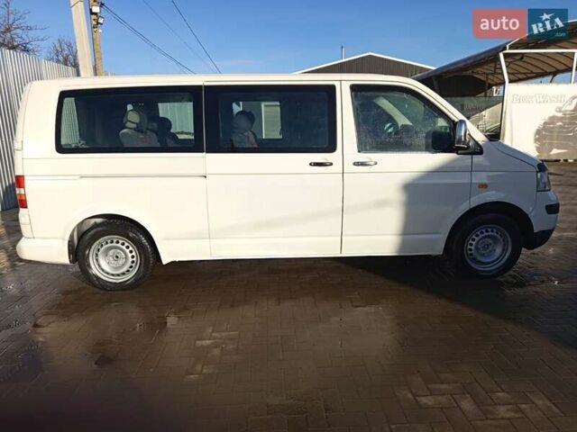 Белый Фольксваген Каравелла, объемом двигателя 2.5 л и пробегом 280 тыс. км за 7800 $, фото 12 на Automoto.ua