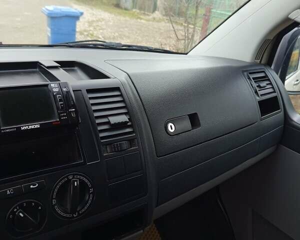 Белый Фольксваген Каравелла, объемом двигателя 2.5 л и пробегом 280 тыс. км за 7800 $, фото 24 на Automoto.ua